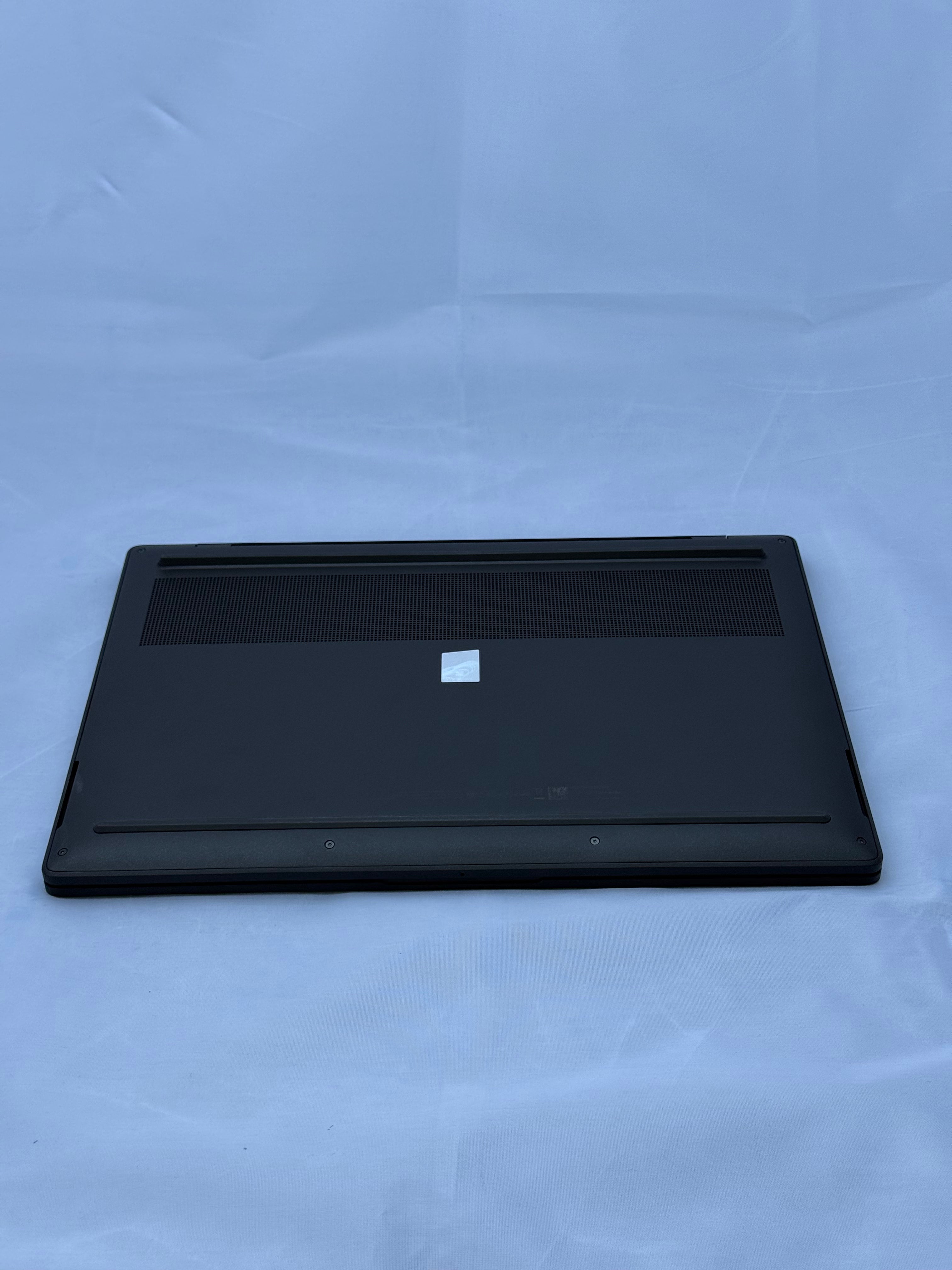 HP DragonFly Pro 14” - AMD Ryzen 7 - 16GB Ram - 512GB SSD - 100%