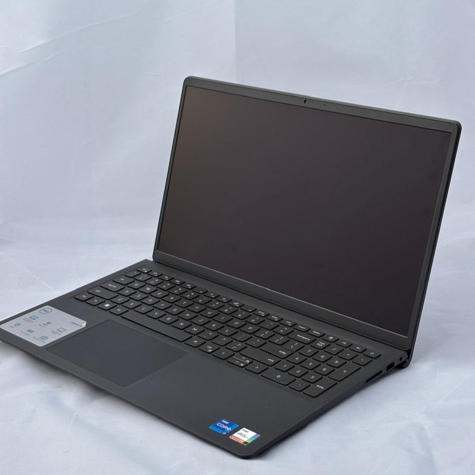 Dell Inspiron 15 3520 - Intel Core i7 - 16GB Ram - 1TB SSD