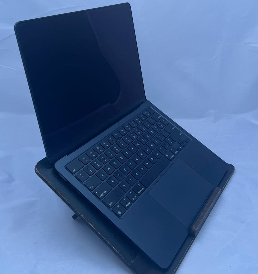 MacBook Air 13" 2023 M2 - 8GB Ram - 256GB SSD - 90% - 254 Ciclos