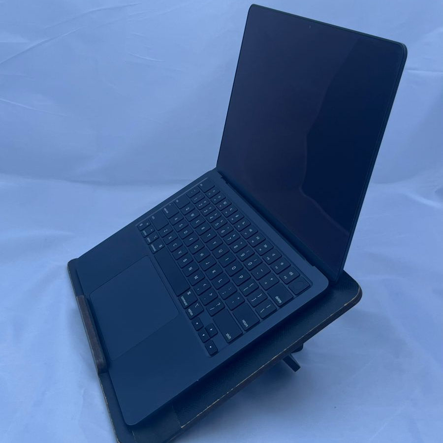 MacBook Air 13" 2023 M2 - 8GB Ram - 256GB SSD - 90% - 254 Ciclos