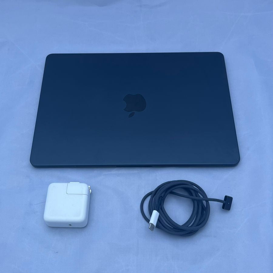 MacBook Air 13" 2023 M2 - 8GB Ram - 256GB SSD - 90% - 254 Ciclos