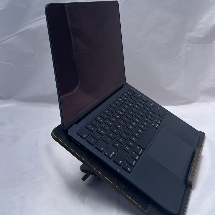 MacBook Air 13" M3 - 16GB Ram - 256GB SSD - 92% - 65 Ciclos