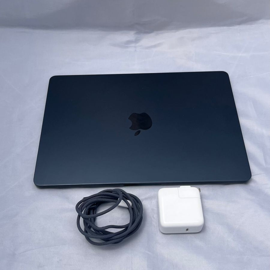 MacBook Air 13" M3 - 16GB Ram - 256GB SSD - 92% - 65 Ciclos