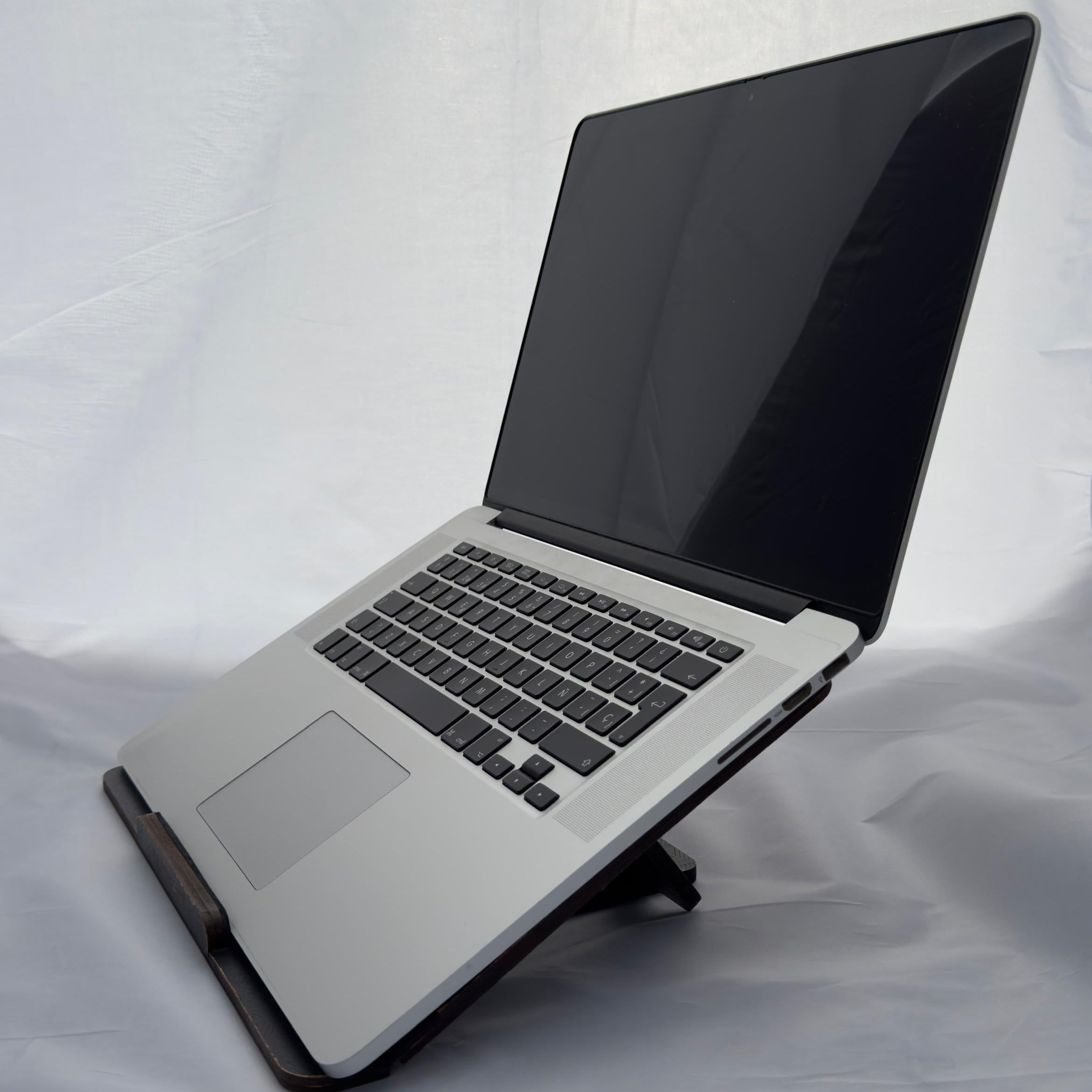 MacBook Pro 15" Intel Core i7 - 16GB Ram - 1TB SSD - 342 Ciclos / 82%
