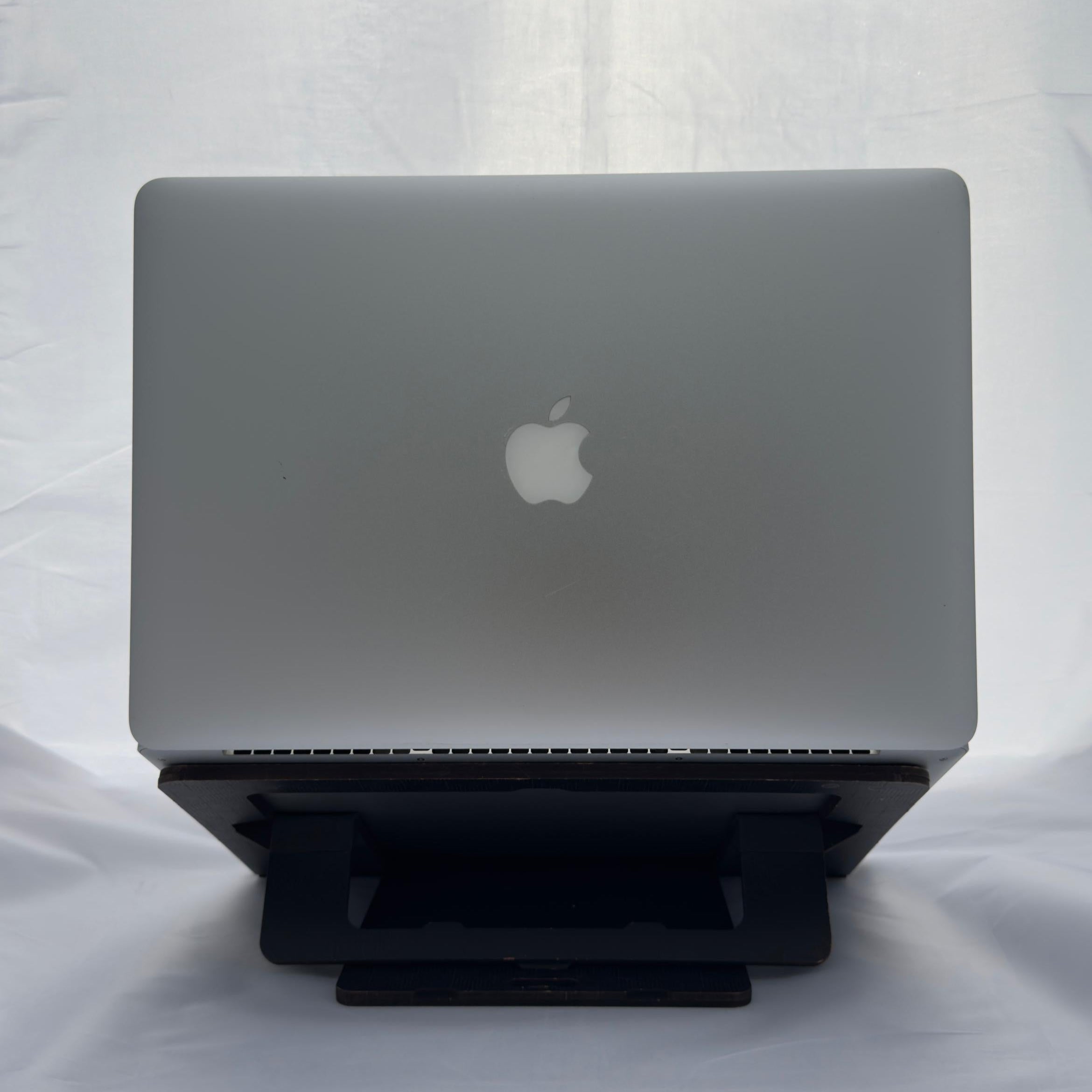 MacBook Pro 15" Intel Core i7 - 16GB Ram - 1TB SSD - 342 Ciclos / 82%