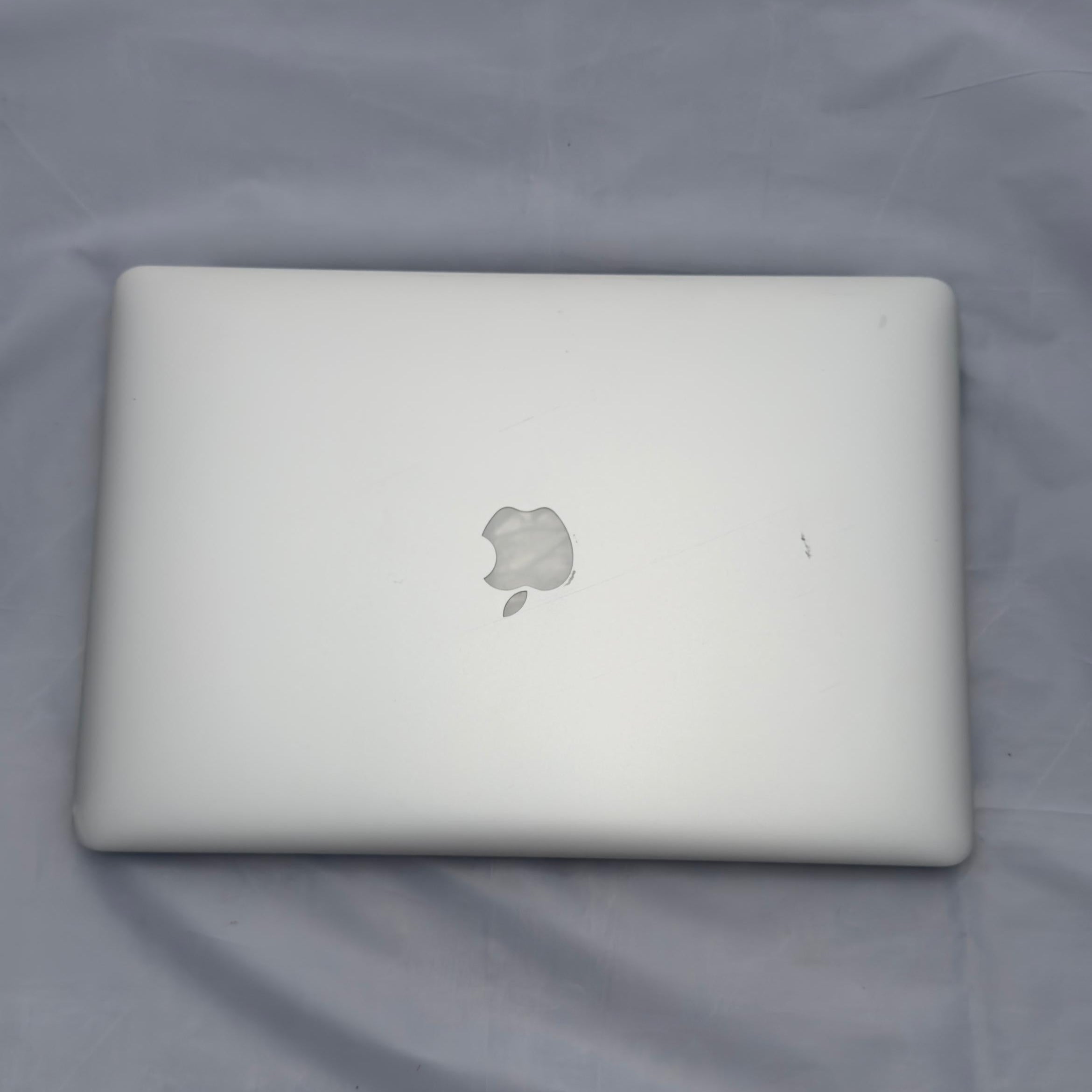 MacBook Pro 15" Intel Core i7 - 16GB Ram - 1TB SSD - 342 Ciclos / 82%