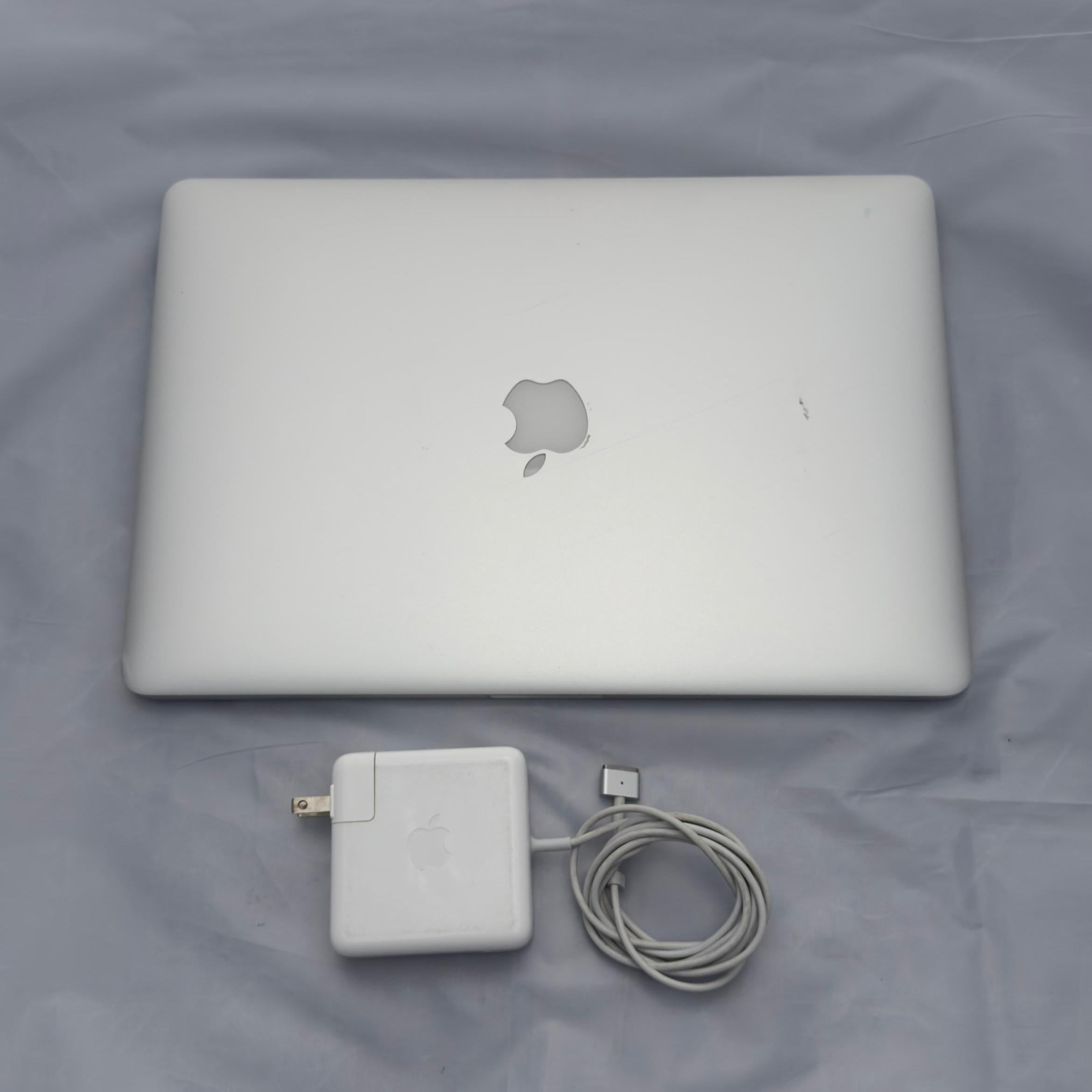 MacBook Pro 15" Intel Core i7 - 16GB Ram - 1TB SSD - 342 Ciclos / 82%