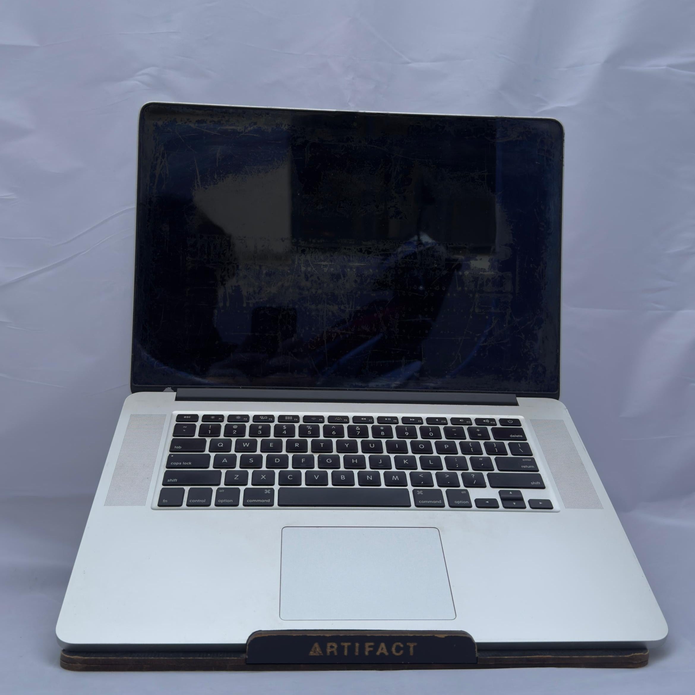 MacBook Pro 15" Intel Core i7 - 16GB - 256GB SSD - 264 Ciclos