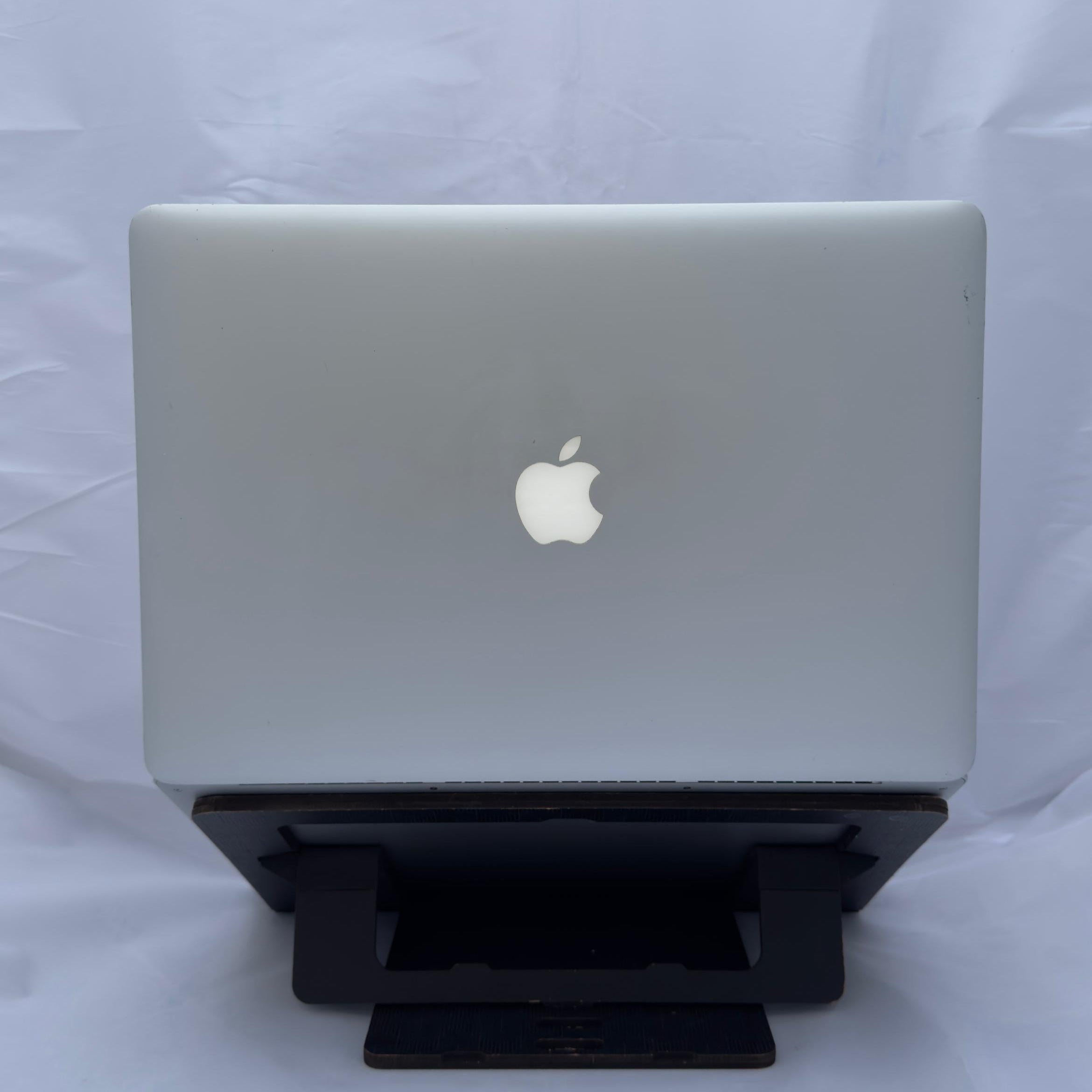MacBook Pro 15" Intel Core i7 - 16GB - 256GB SSD - 264 Ciclos