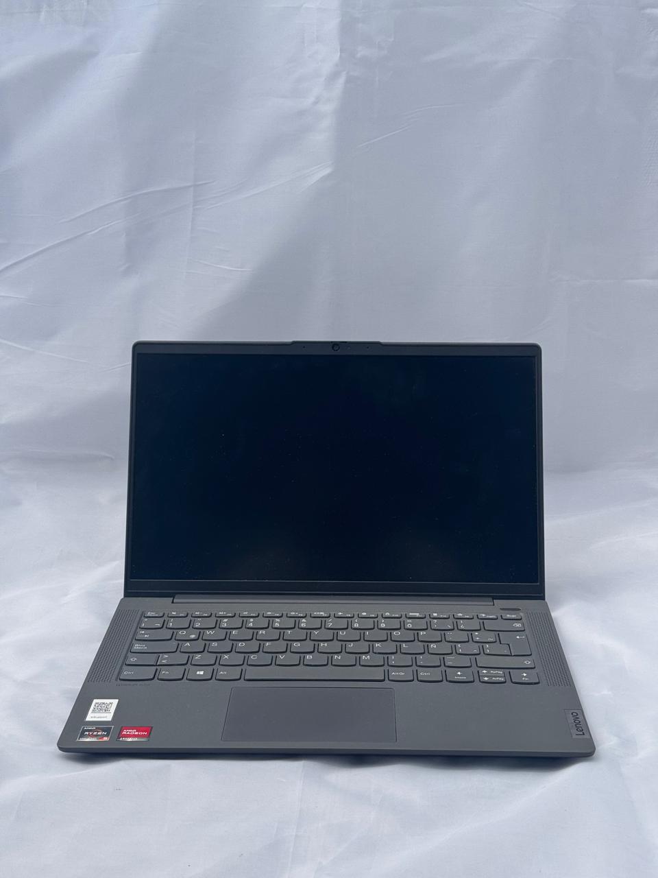 Lenovo IdeaPad 5 14" - AMD Ryzen 5 - 8GB Ram - 256GB SSD
