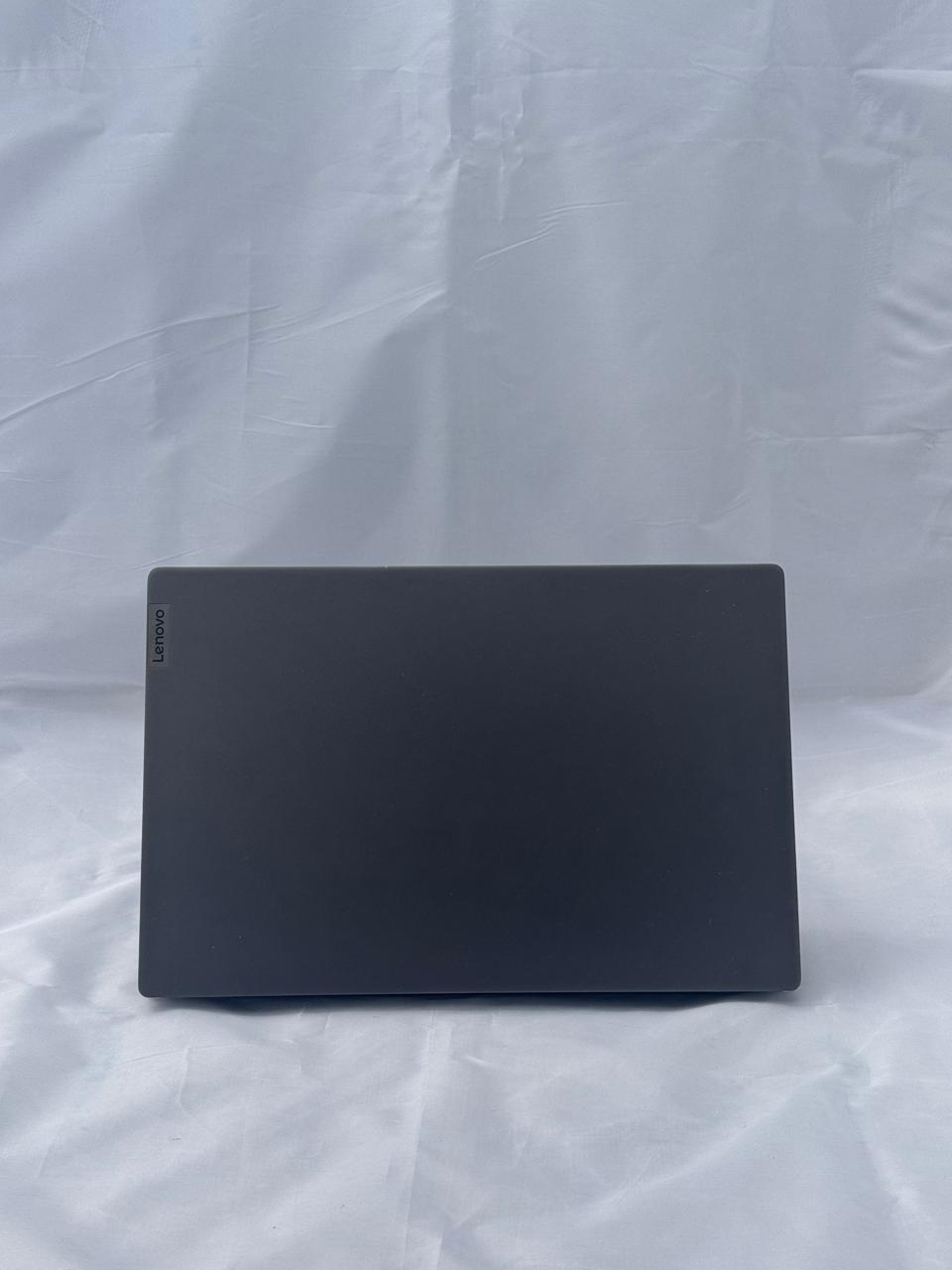 Lenovo IdeaPad 5 14" - AMD Ryzen 5 - 8GB Ram - 256GB SSD