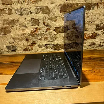 MacBook Pro 16" M3 Pro - 18GB Ram - 512GB SSD - 99% / 88 Ciclos