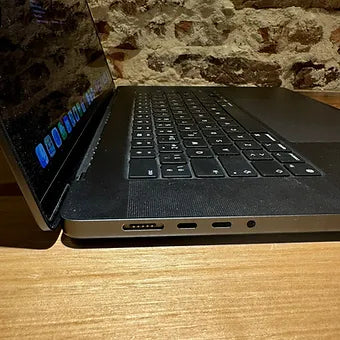 MacBook Pro 16" M3 Pro - 18GB Ram - 512GB SSD - 99% / 88 Ciclos