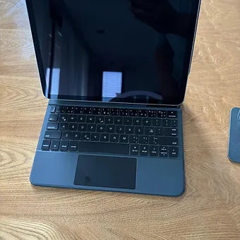 iPad Air 11" M2 - 128GB SSD + Magic KeyBoard + Apple Pencil - 100% / 10 Ciclos