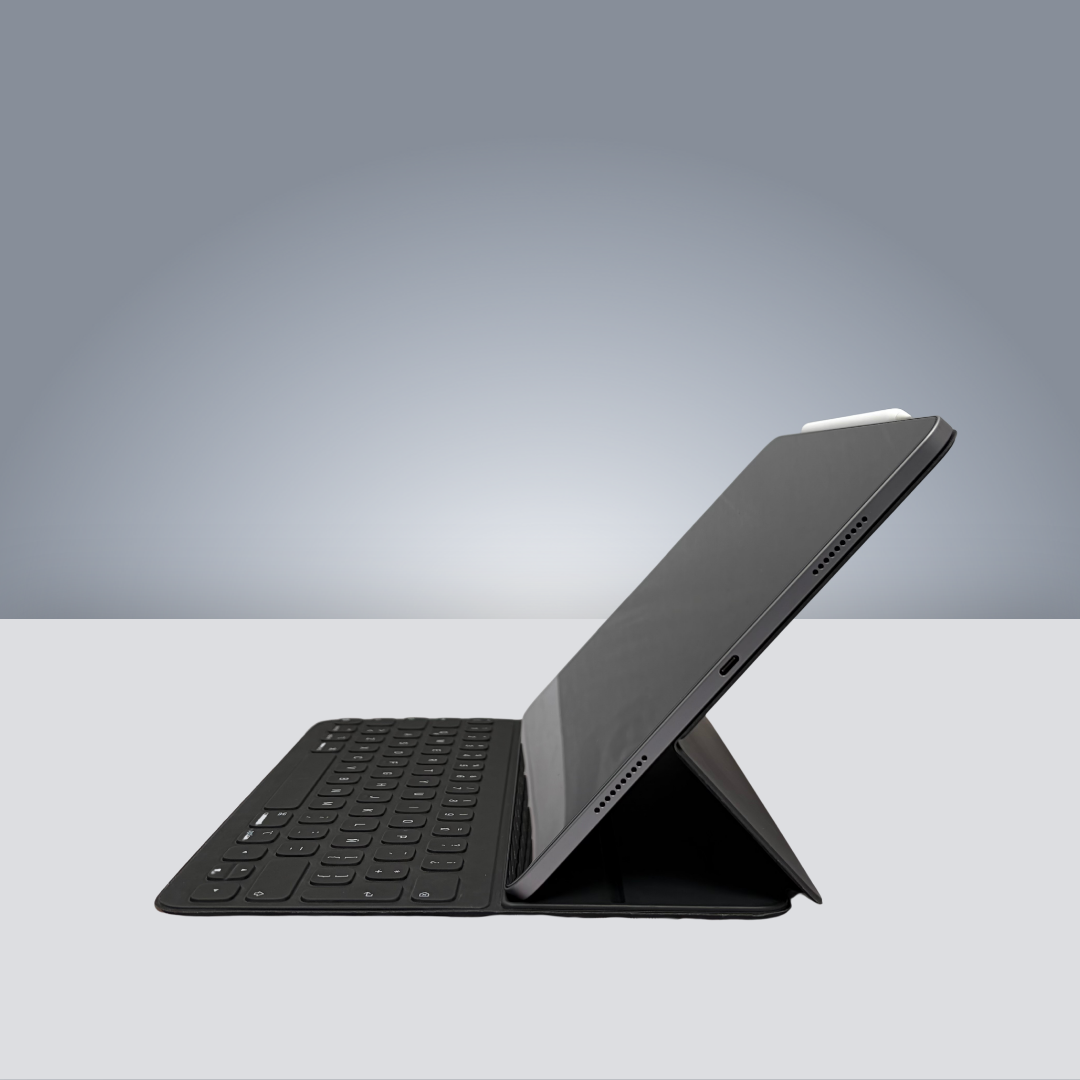 iPad Pro 13" M2 - 256GB SSD - 88% / 95 Ciclos + KeyBoard + Pencil 1ra Gen - Usado