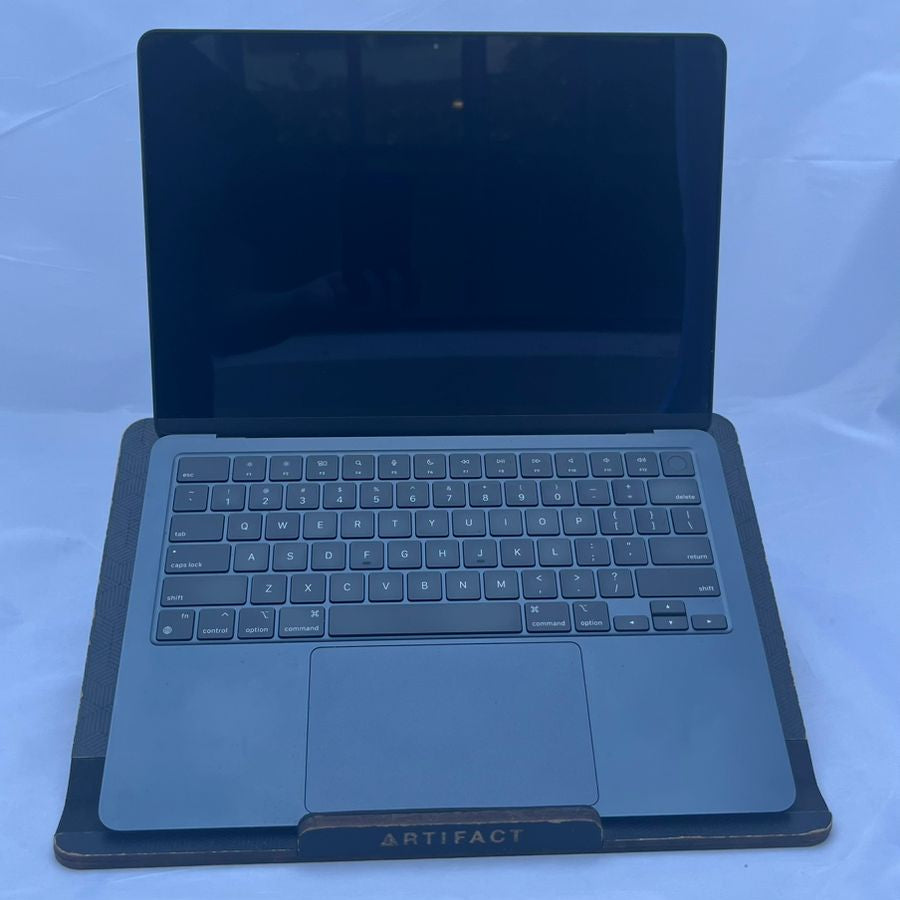 MacBook Air 13" 2023 M2 - 8GB Ram - 256GB SSD - 90% - 254 Ciclos