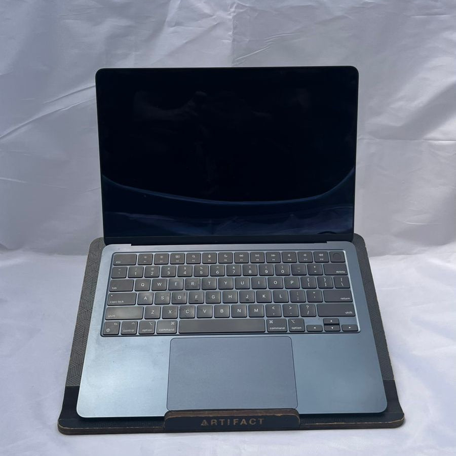 MacBook Air 13" M3 - 16GB Ram - 256GB SSD - 92% - 65 Ciclos