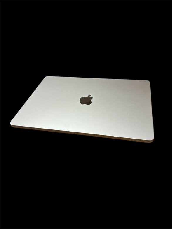 MacBook Air 15" M2 - 8GB Ram - 256GB SSD - 25 Ciclos + Magic Mouse