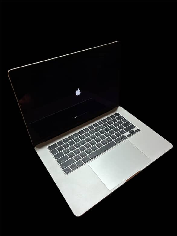MacBook Air 15" M2 - 8GB Ram - 256GB SSD - 25 Ciclos + Magic Mouse