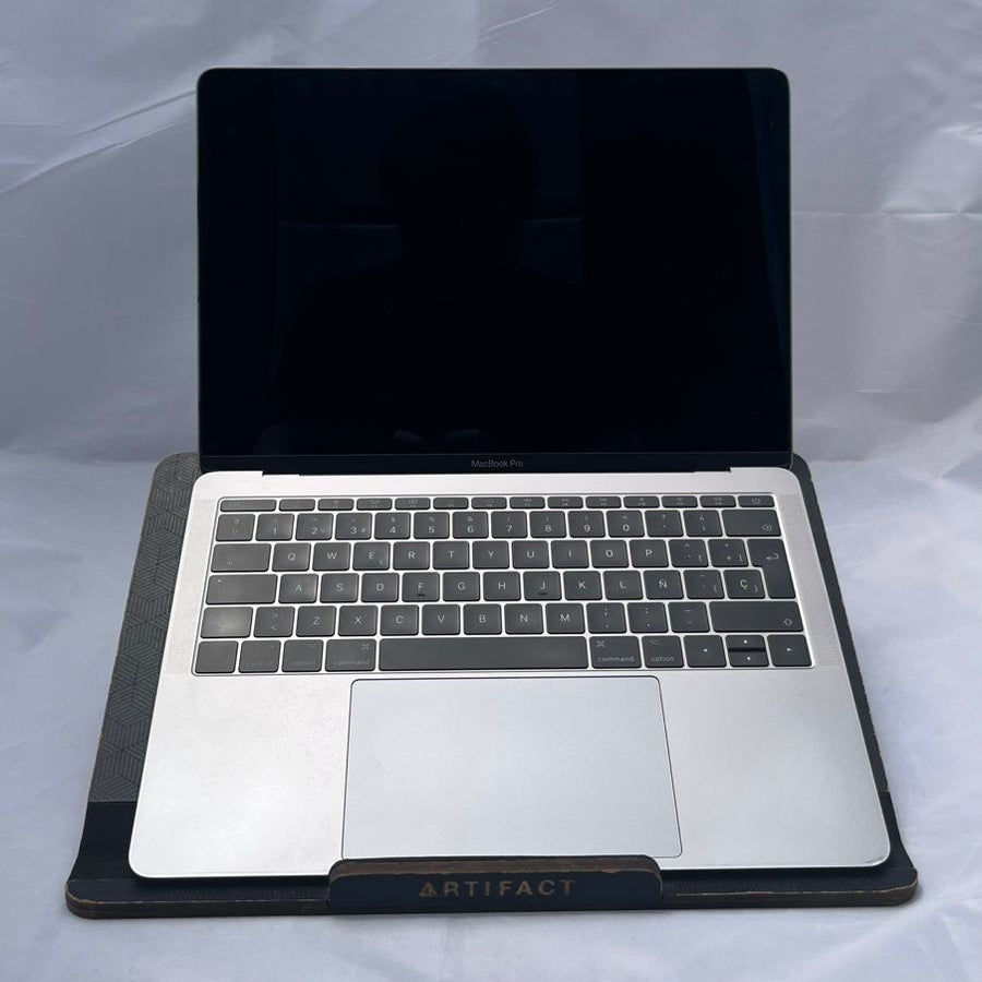 MacBook Pro 13" 2017 Intel Core i5 - 8GB - 256GB SSD - 827 Ciclos - Español