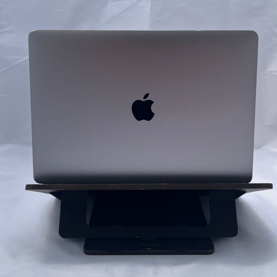 MacBook Pro 13" 2017 Intel Core i5 - 8GB - 256GB SSD - 827 Ciclos - Español