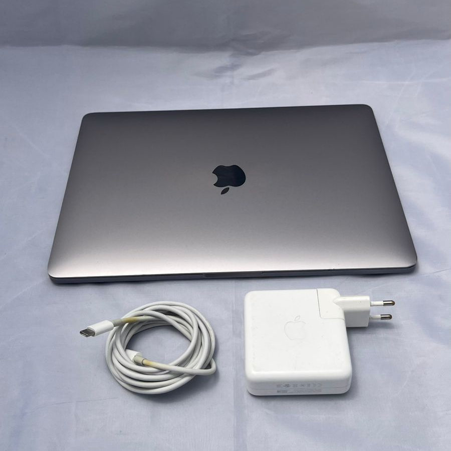MacBook Pro 13" 2017 Intel Core i5 - 8GB - 256GB SSD - 827 Ciclos - Español