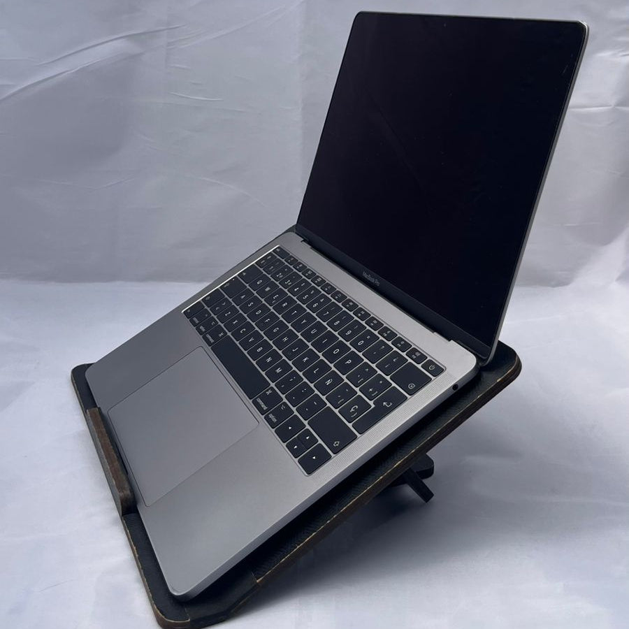 MacBook Pro 13" 2017 Intel Core i5 - 8GB - 256GB SSD - 827 Ciclos - Español