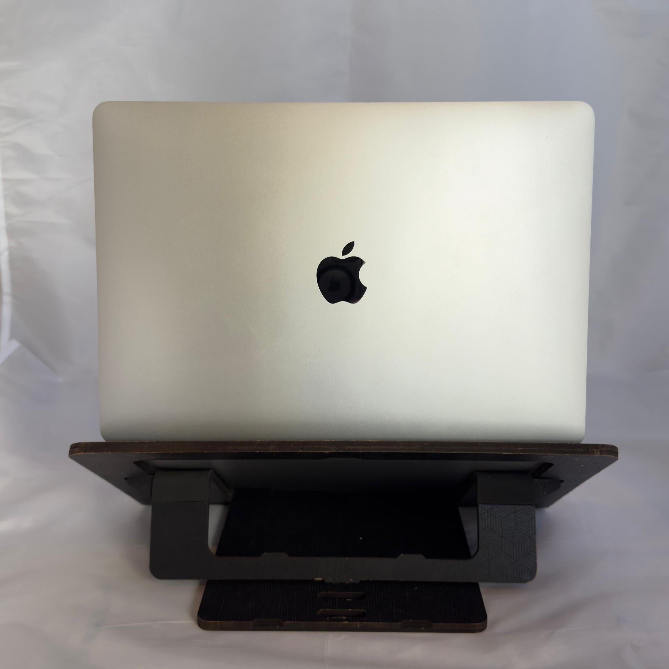 MacBook Pro 13" M1 - 8GB Ram - 512GB SSD - 79 Ciclos