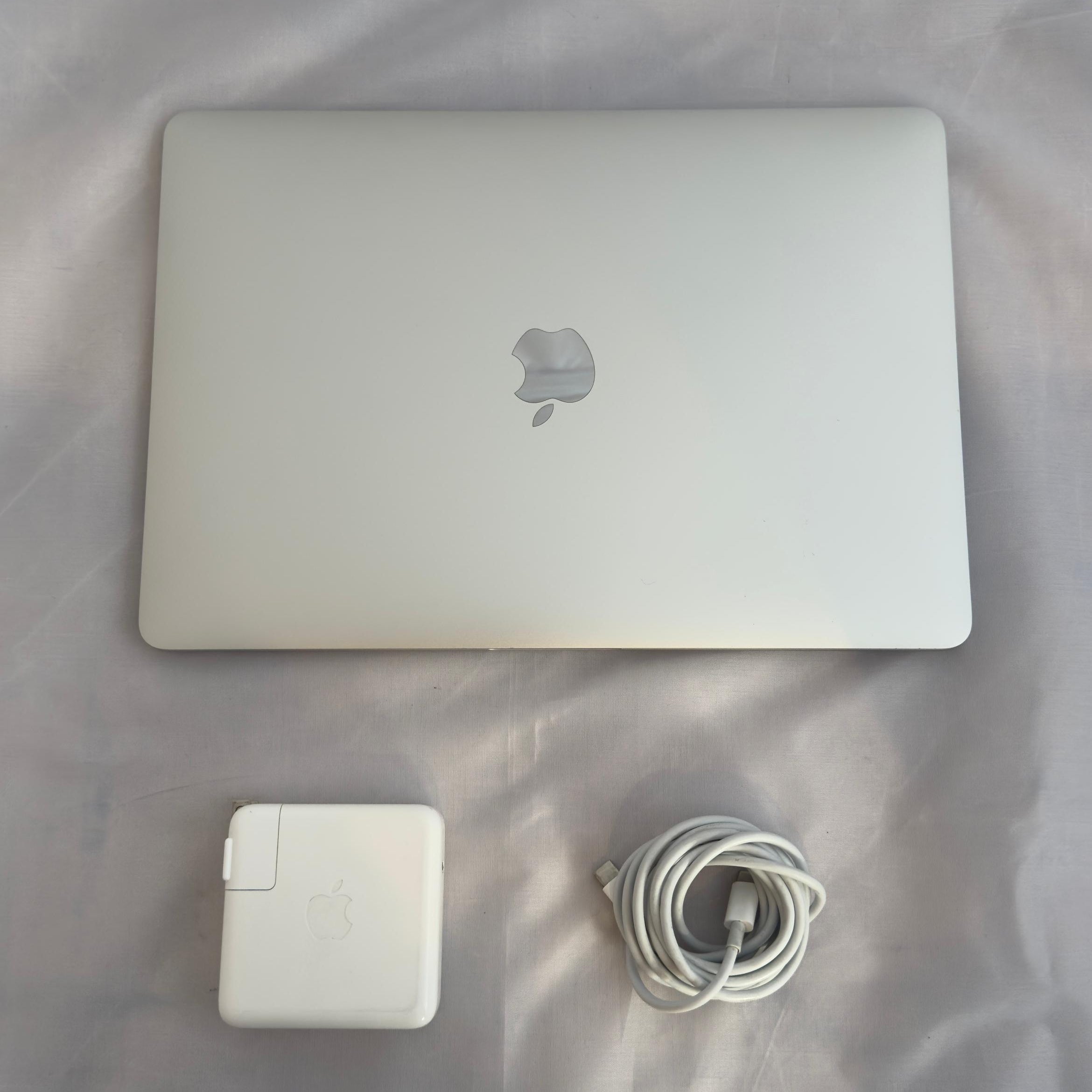 MacBook Pro 13" M1 - 8GB Ram - 512GB SSD - 79 Ciclos