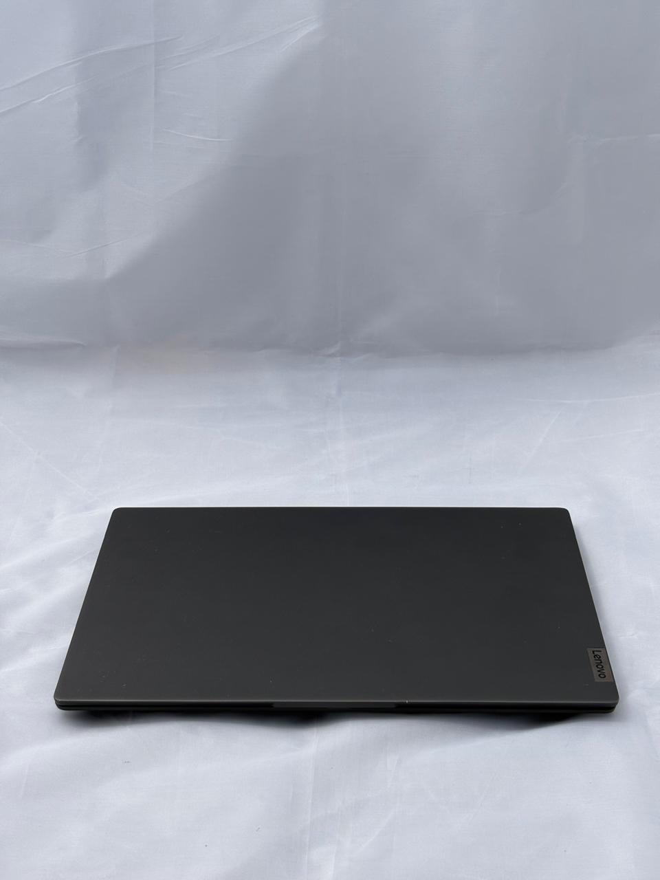 Lenovo IdeaPad 5 14" - AMD Ryzen 5 - 8GB Ram - 256GB SSD