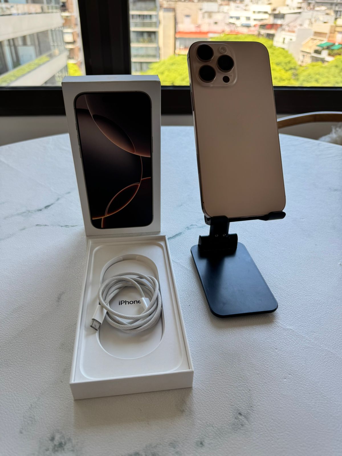 iPhone 16 Pro Max - 256GB - Desert Titanium - 275 Ciclos - 97%