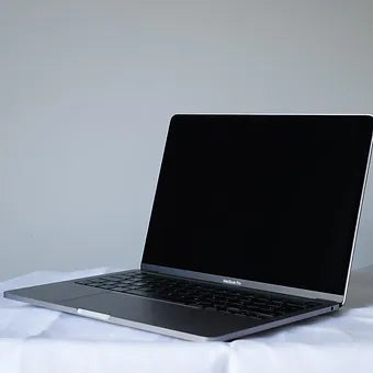 MacBook Pro 13" M1 - 8GB RAM - 256GB SSD - 565 Ciclos