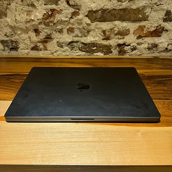 MacBook Pro 16" M3 Pro - 18GB Ram - 512GB SSD - 99% / 88 Ciclos